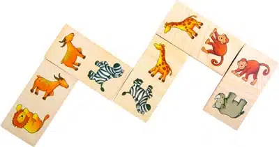 Small foot Domino Safari